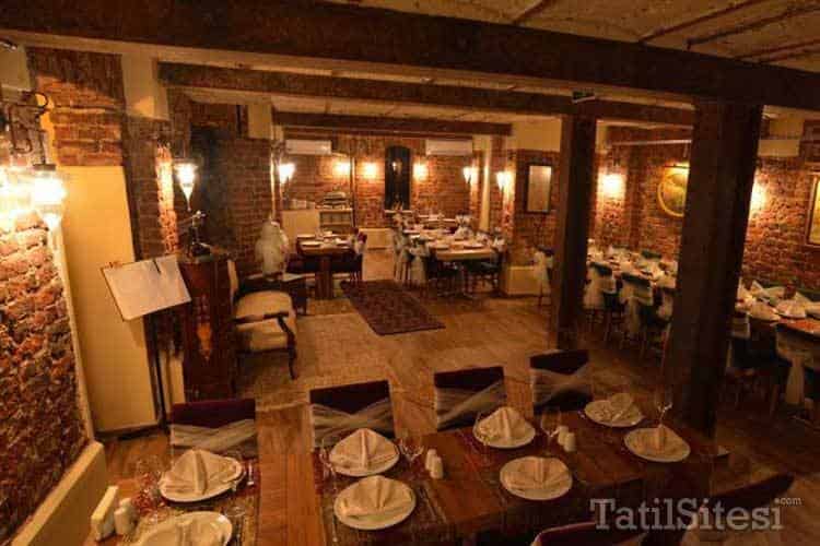 By Murat Crown Hotel